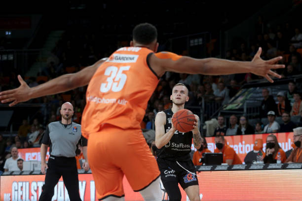 留队无疑为 留队无疑为