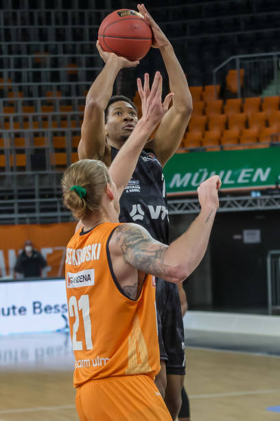 阿里纳斯 阿里纳斯