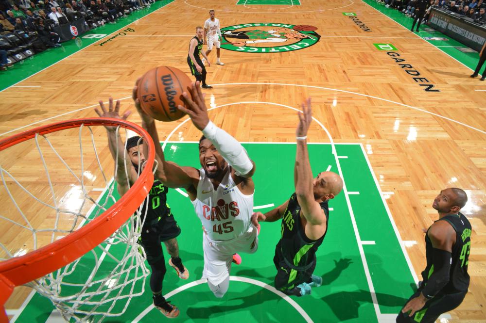 多球员中脱 多球员中脱