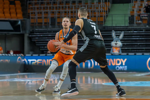 冠席位或更 冠席位或更